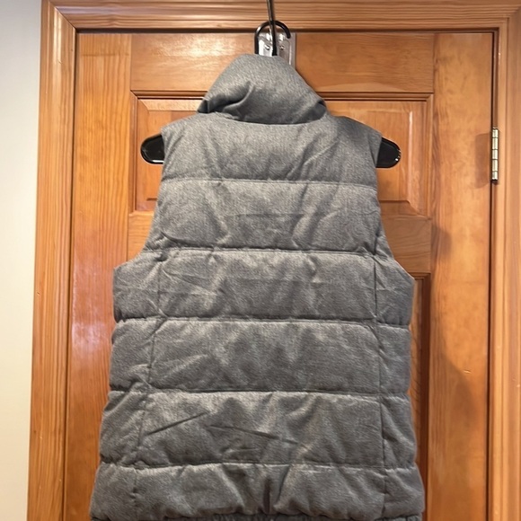 Old Navy heather gray men’s vest. Size medium - Picture 5 of 8